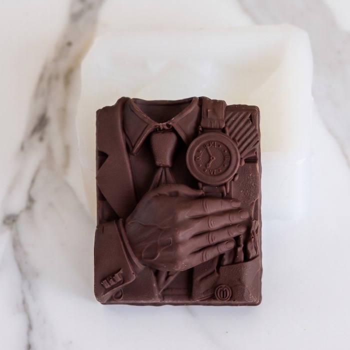 Kostiumas ir laikrodis